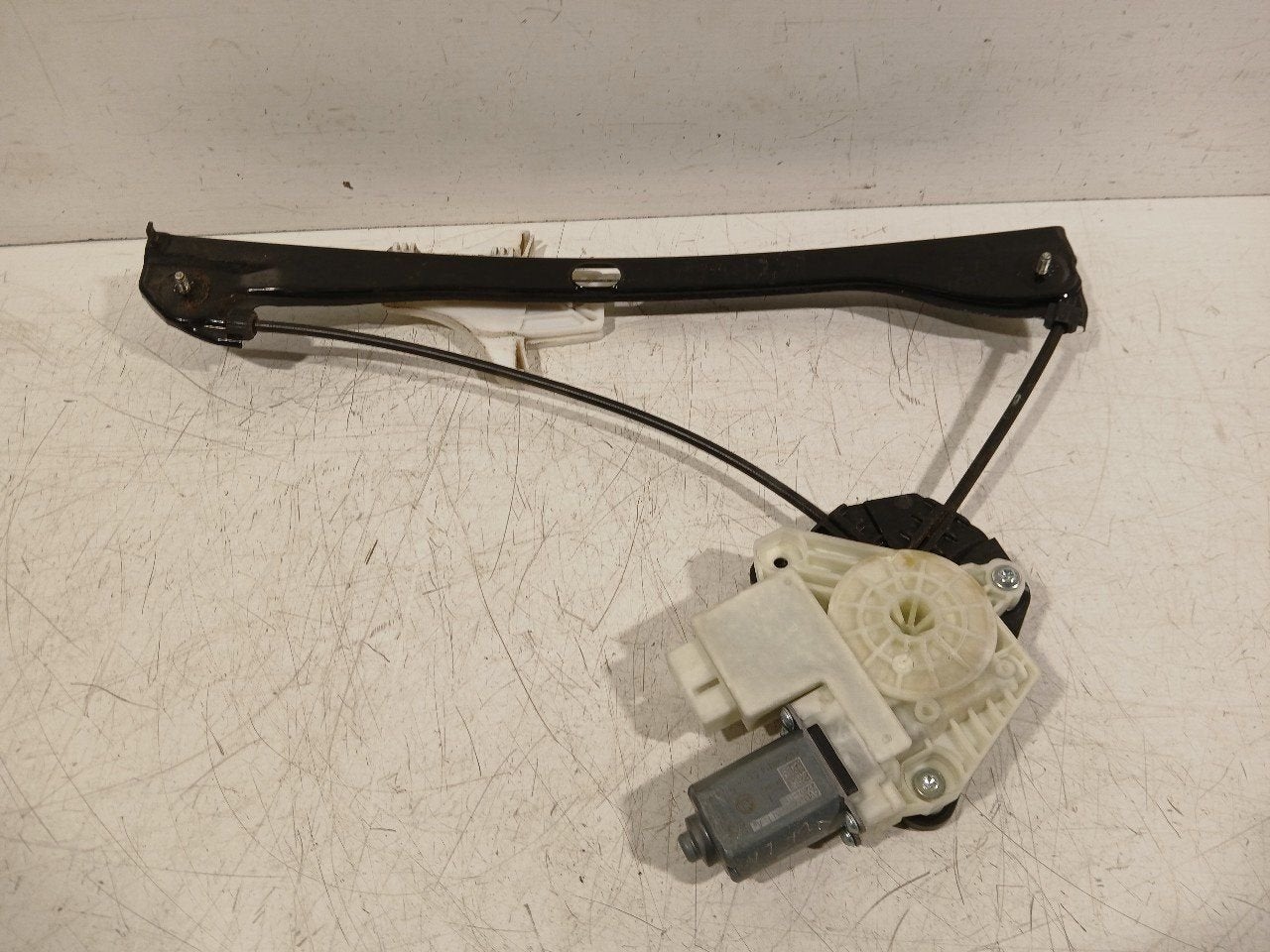 Raammechaniek elektrisch links achter Skoda Fabia, Onderdelen@venauto.nl, Van der Ven Autorecycling B.V., Ettenseweg 76, 4706 PB Roosendaal, The Netherlands