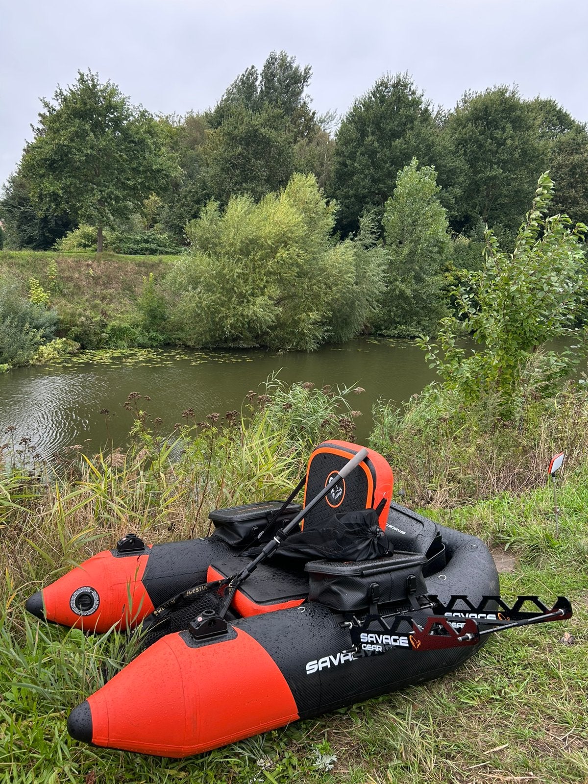 New bellyboat Savage gear premium, Enlèvement ou Envoi, Comme neuf