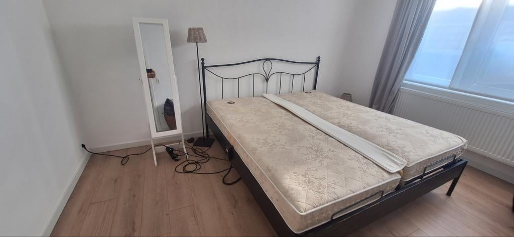 Dubbel bed met elektrische latten bodems, Ophalen