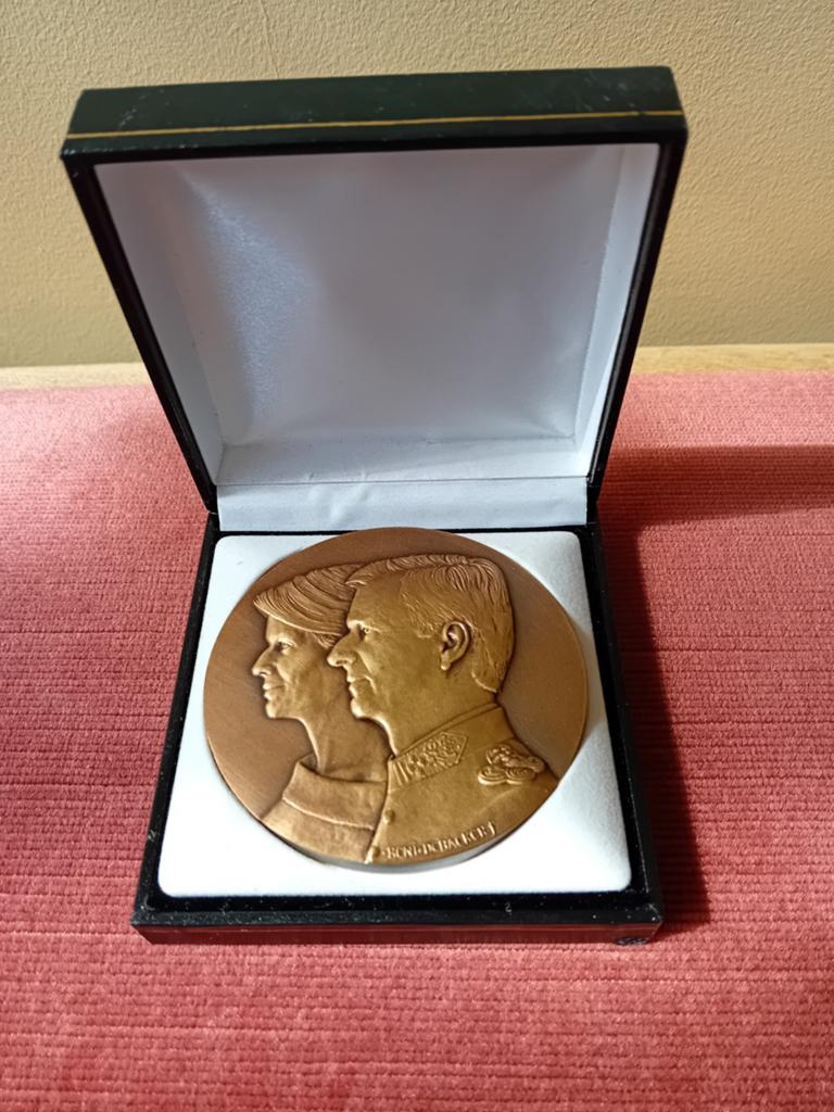 Bronzen medaille Koning Filip en Koningin Mathilde, Enlèvement