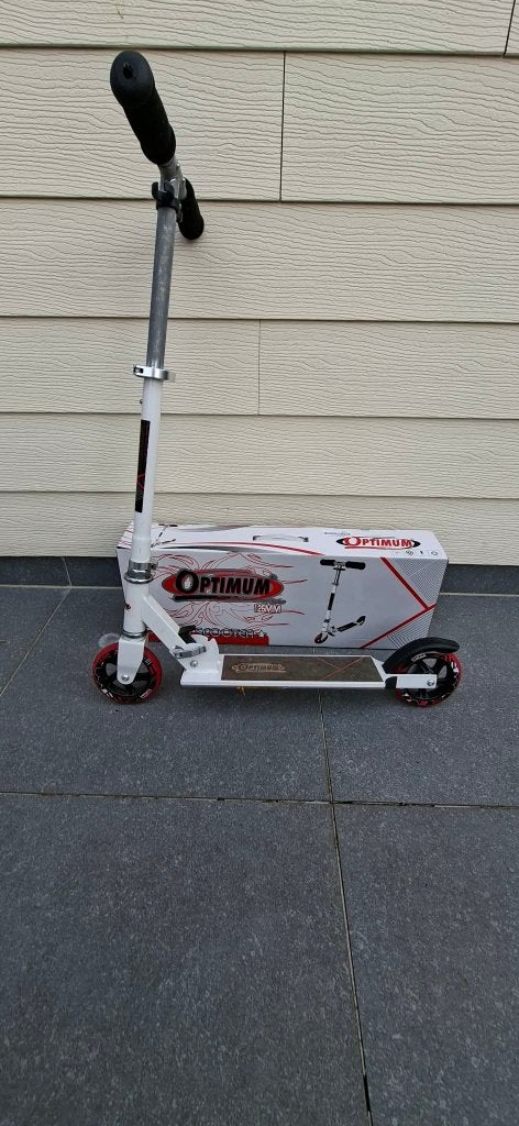 Op deze stevige step met 2 wieltjes verplaatst, Ophalen, Zo goed als nieuw