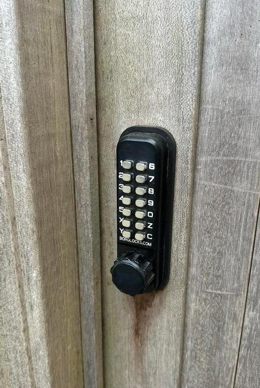 Robust codeslot + grendel voor houten poort Borglocks- Nieuw, Doe-het-zelf en Bouw, Ophalen, Nieuw, IJzer, Slot
