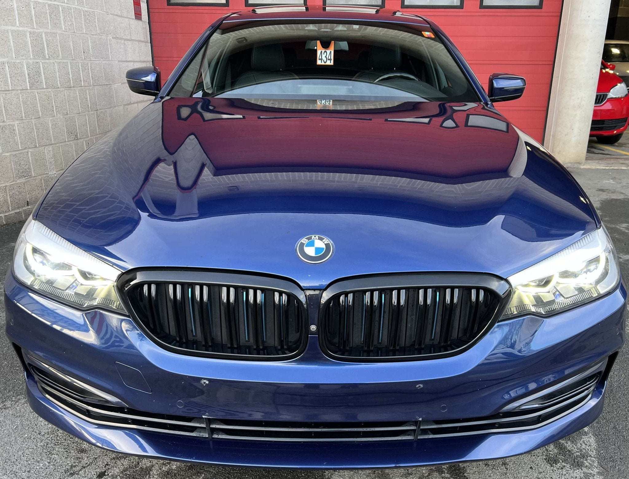 BMW 5 Serie 530 eA PHEV Perform.Business Edit. + FULL OPTION, Autos, BMW, Cuir, Entreprise, 2420 kg, Noir