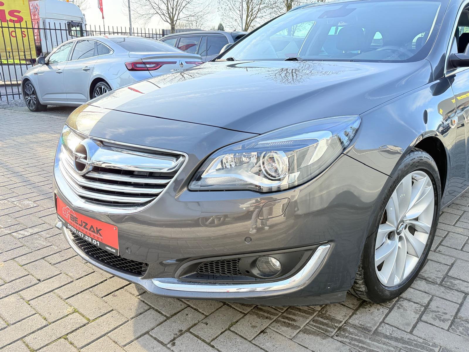 Opel Insignia Cosmo 2.0CDTi Face-Lift Xenon/Leder/Bose/Trekh, Auto's, Opel, Euro 5, Handgeschakeld, Insignia, Bedrijf