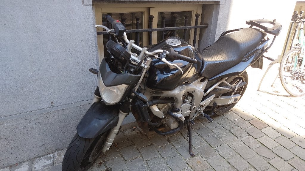Yamaha fazer 2006 euro2, Motos, Motos | Yamaha, Particulier, Sport, plus de 35 kW, 4 cylindres, Permis Moto A, Éclairage LED, Manuelle