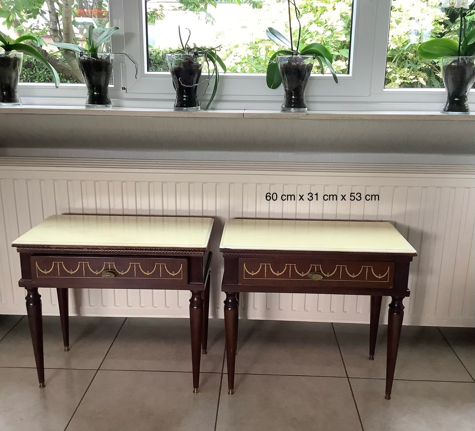 Bel ensemble de 2 tables de chevet, dans  style Louis XVI., Enlèvement, Utilisé, Bois, 45 à 65 cm