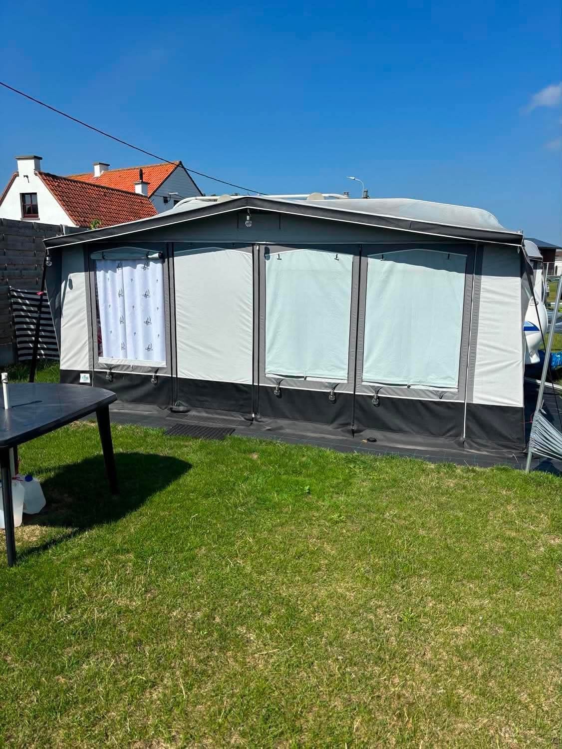 Caravane de remorquage Hobby, Caravanes & Camping, Grand lit, 4 à 5 mètres, Hobby, 750 - 1000 kg