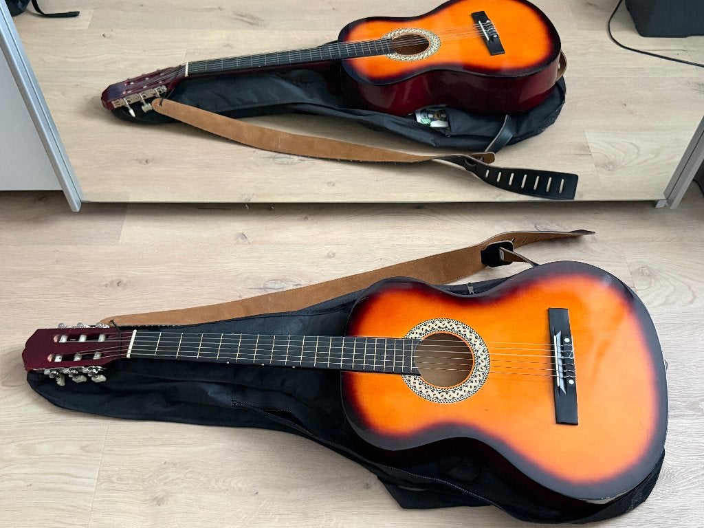 Complete starterset: gitaar, hoes, leerboek, band, plectrums, Muziek en Instrumenten, Ophalen, Gebruikt, Klassieke of Spaanse gitaar