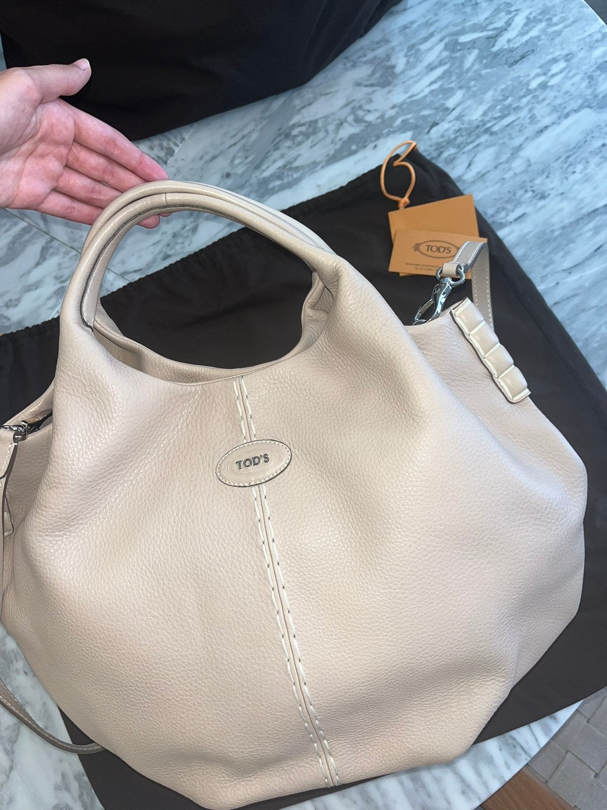 Beige leren tas van Tod's, Handtassen en Accessoires, Tassen | Damestassen, Ophalen, Nieuw, Beige