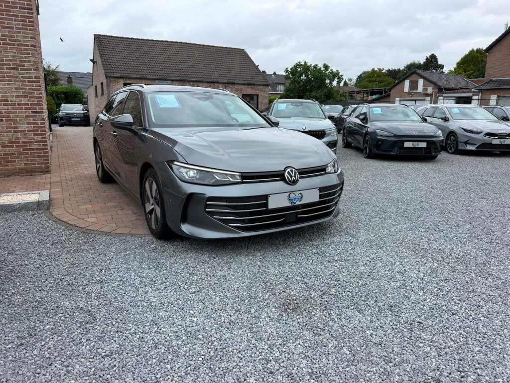 VW Passat Variant 1.5 eTSI 150PK DSG *8166KM* MEMORY/S EL/KF, Auto's, Volkswagen, 1498 cc, 4 cilinders, Bedrijf, 5 deurs
