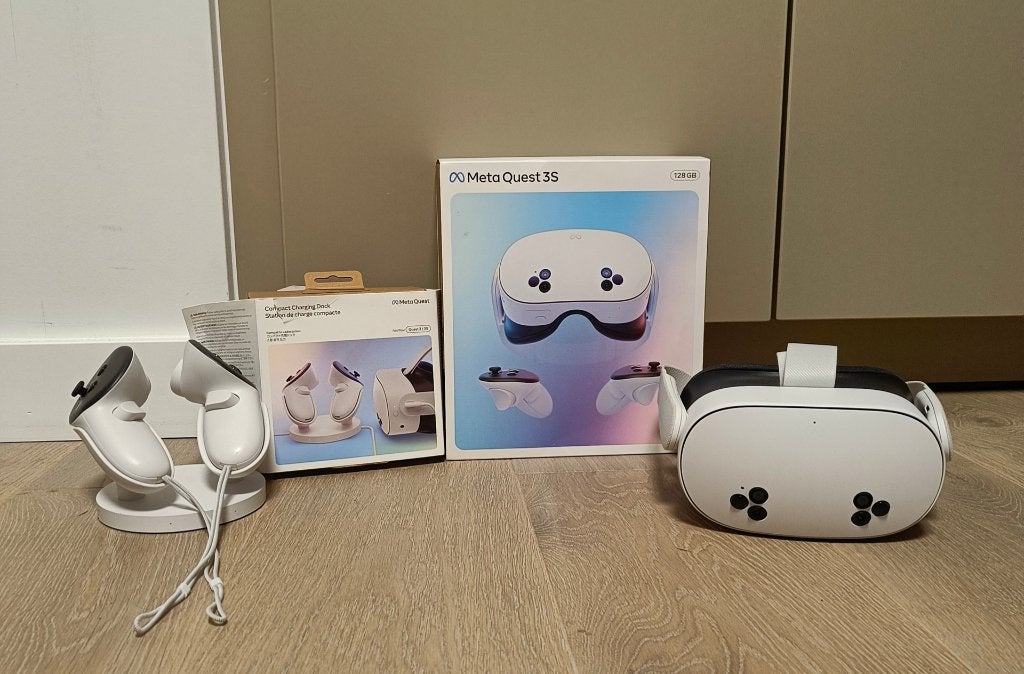 Meta Quest 3s met controler laadstation, Ophalen of Verzenden, Zo goed als nieuw, VR-bril, Overige platformen