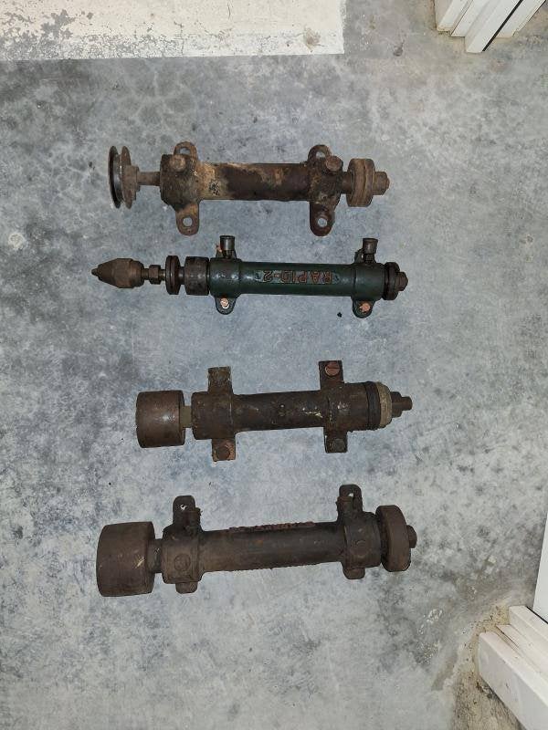 arbres intermédiaires avec graisseurs dont 1 avec mandrin, Bricolage & Construction, Enlèvement, Utilisé, Scie à ruban, Inconnu