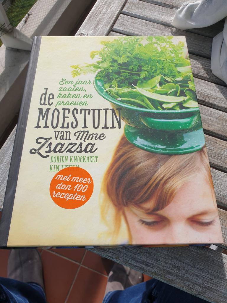 Kim Leysen - De Moestuin van Mme Zsazsa VERKOCHT, Boeken, Kim Leysen; Dorien Knockaert, Moestuin, Ophalen of Verzenden, Zo goed als nieuw
