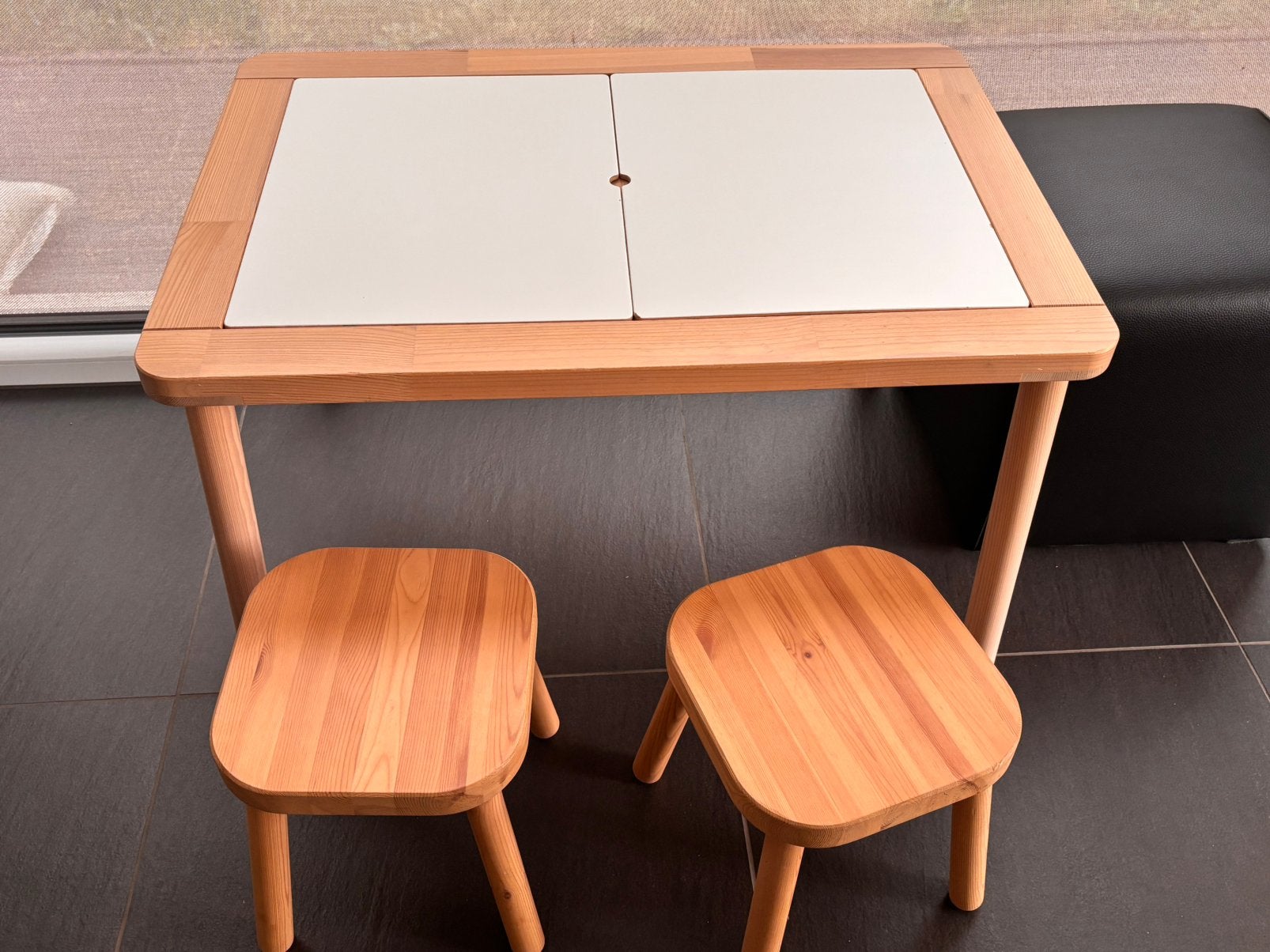 Speeltafel Ikea + 2 krukjes, Kinderen en Baby's, Ophalen, Gebruikt