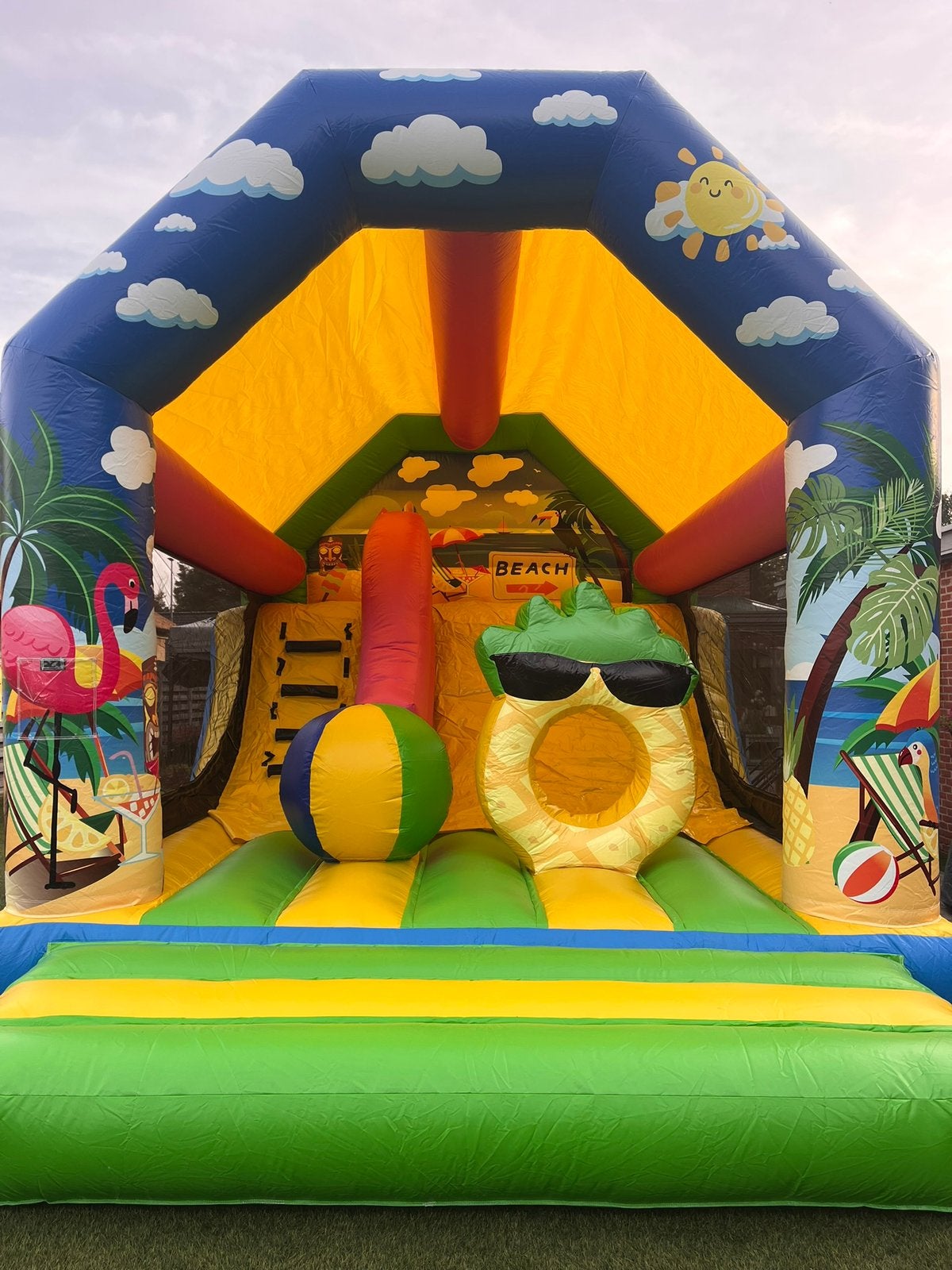 Springkasteel Tropical Nieuwstaat, Hobby en Vrije tijd, Feestartikelen | Verhuur, Ophalen, Zo goed als nieuw
