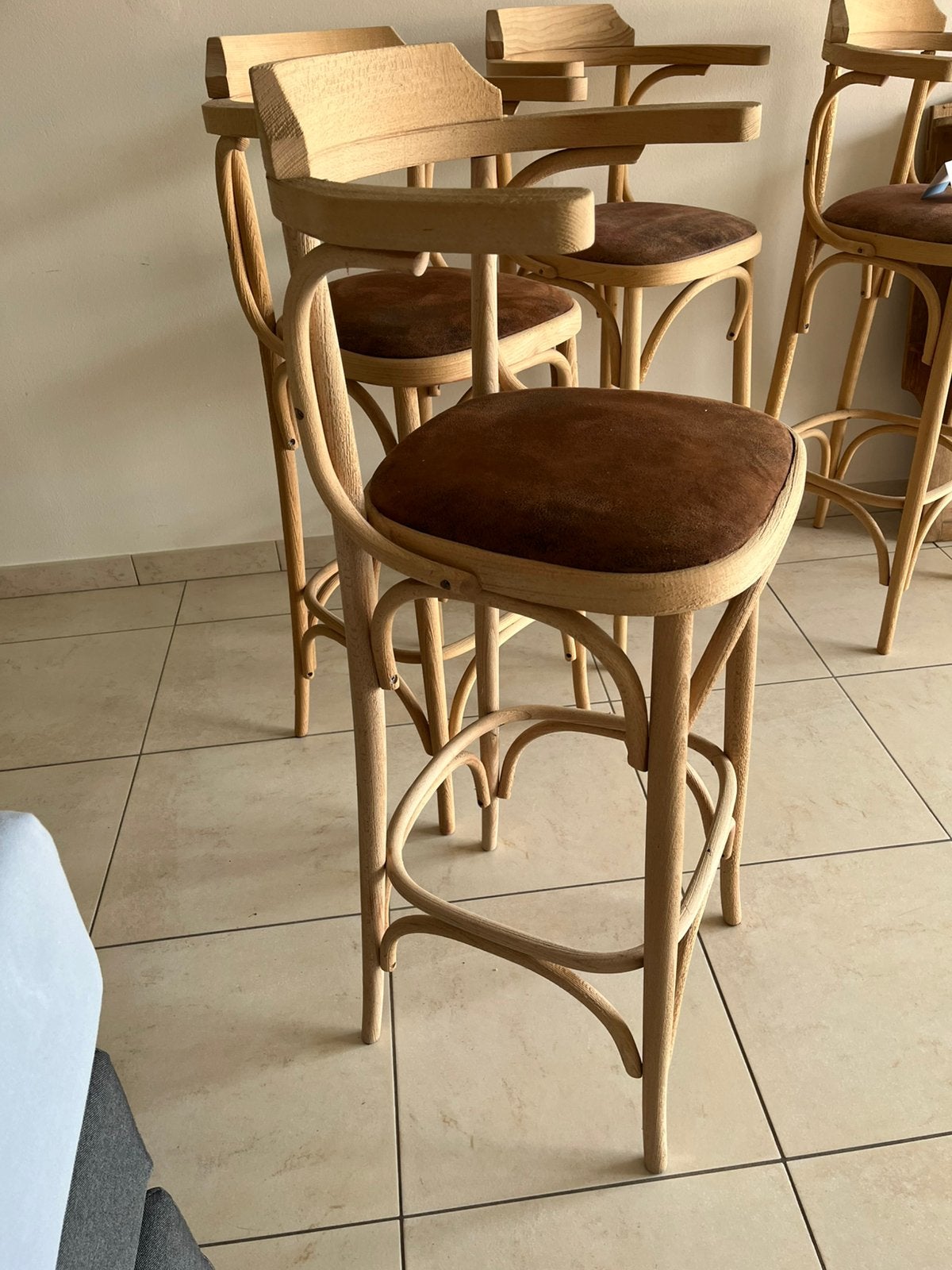 Oude Thonet barkrukken in prima staat, Huis en Inrichting, Barkrukken, Ophalen, Met voetsteun, Zo goed als nieuw, 4 krukken