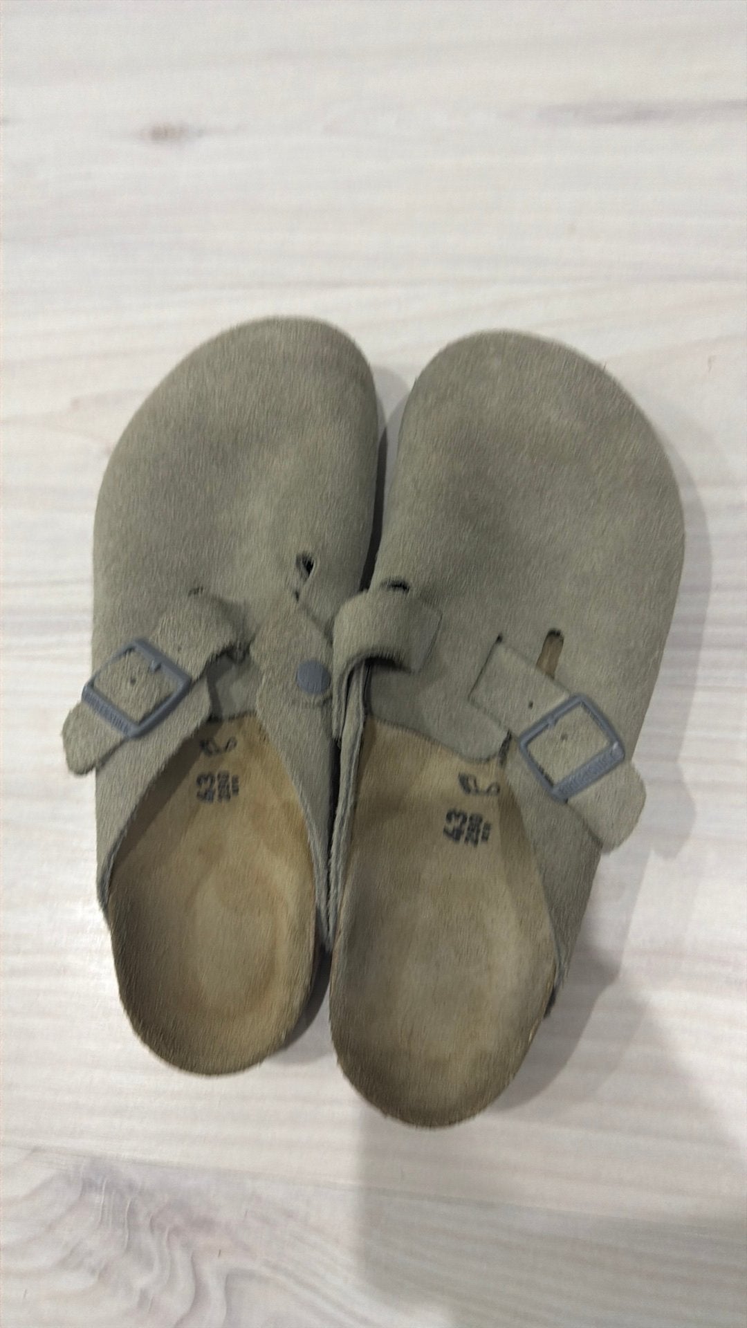 BIRKENSTOCK boston suède stone coin MAAT 43, Enfants & Bébés, Vêtements enfant | Chaussures & Chaussettes, Garçon ou Fille, Comme neuf