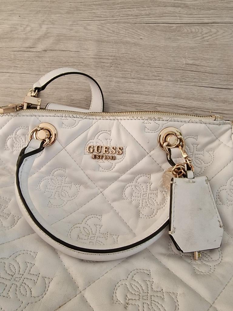 1handtas van guess, Ophalen