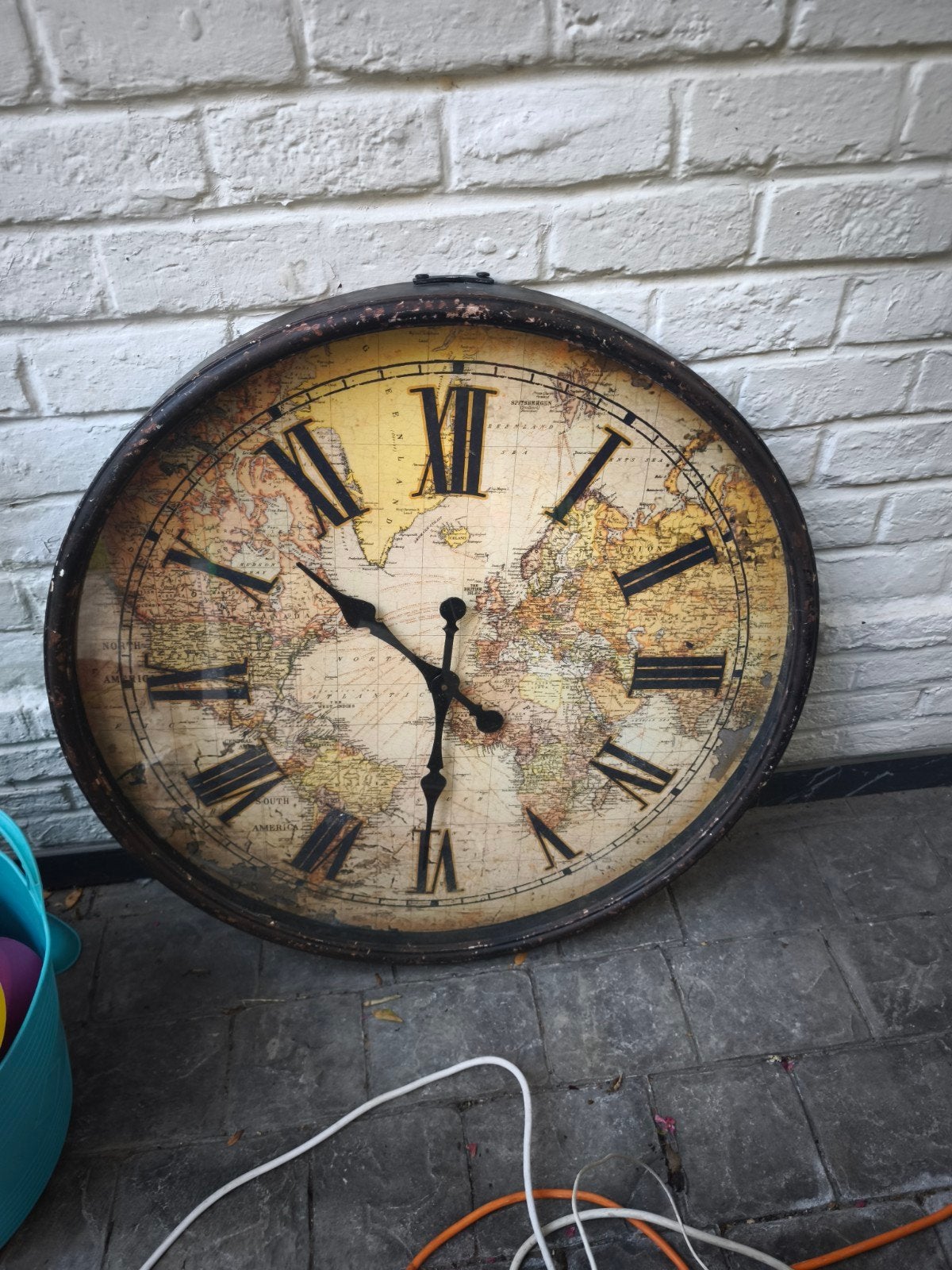 Horloge kare design, Maison & Meubles, Accessoires pour la Maison | Horloges, Enlèvement