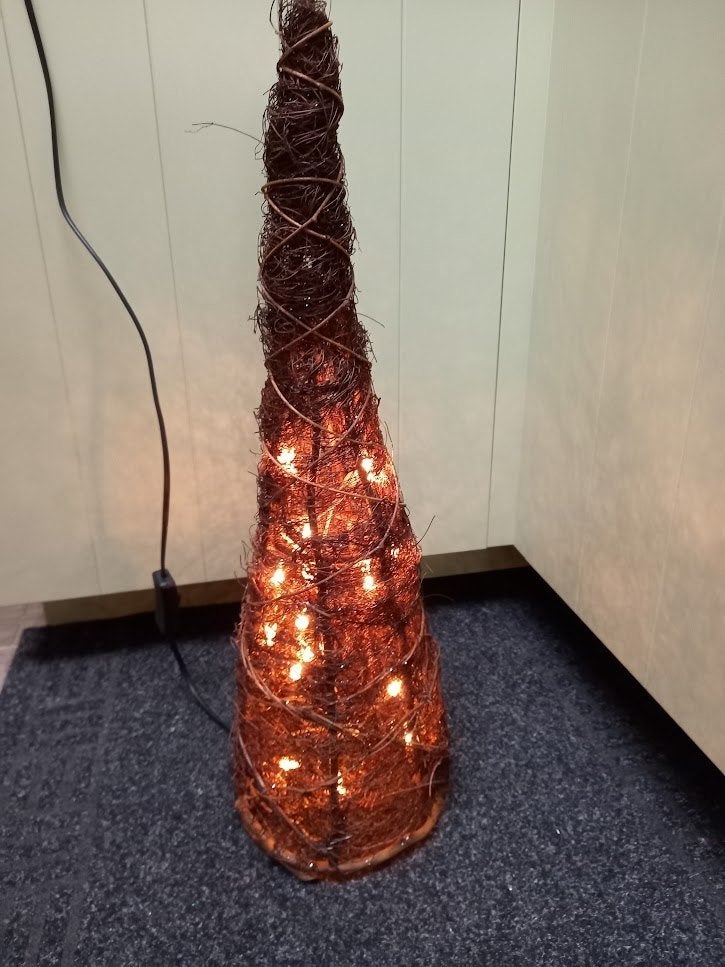 1 sfeer boompje met lichtjes en 2 zonder lichtjes, Enlèvement, Avec prise