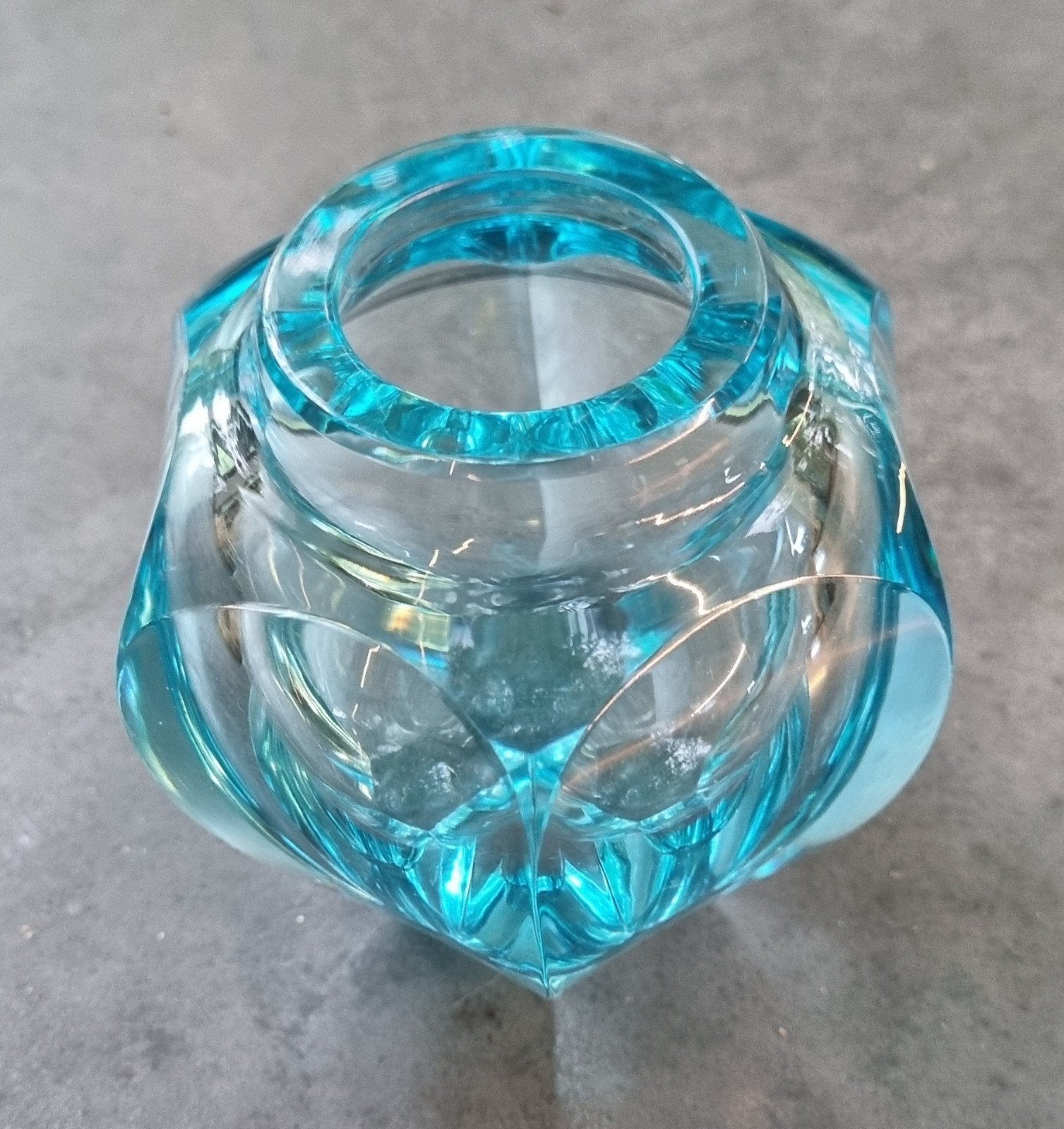 Verrerie bleue, Enlèvement