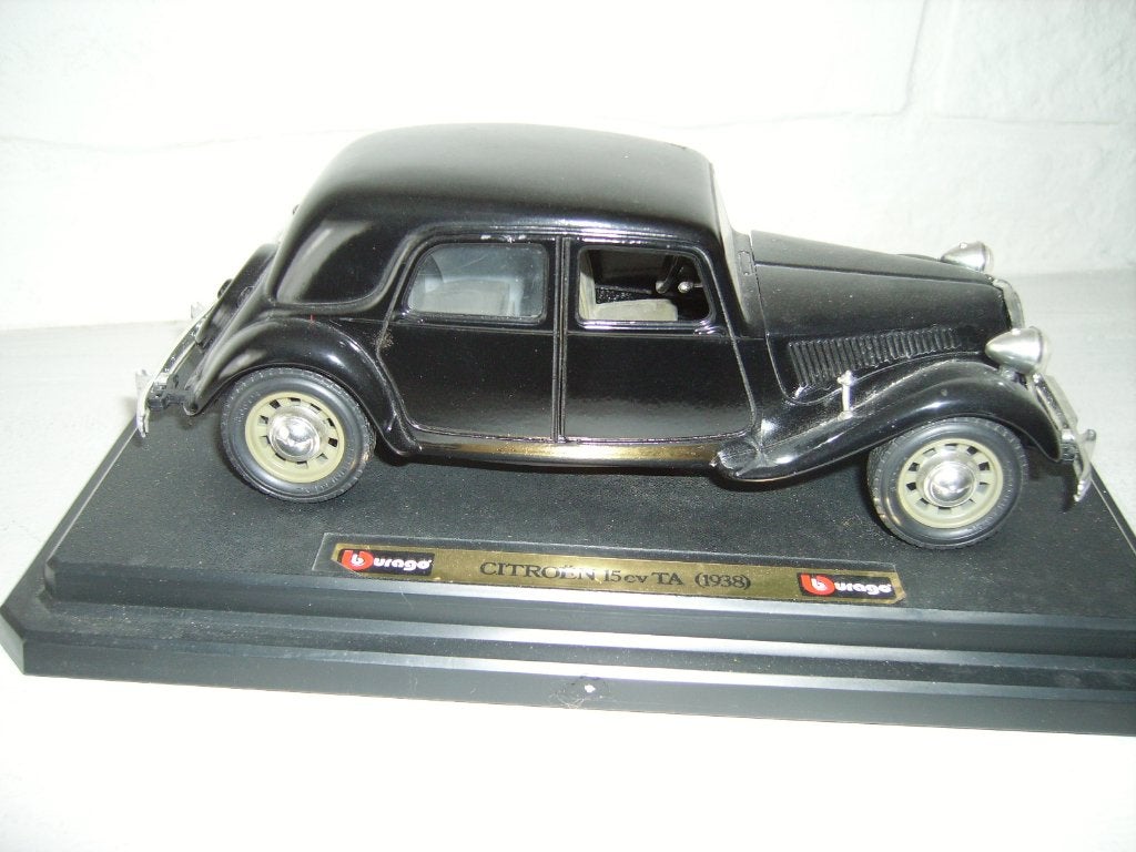BURAGO TRACTION AVANT 15CV 1938 / 1/24, Ophalen of Verzenden, Zo goed als nieuw, Auto, Burago