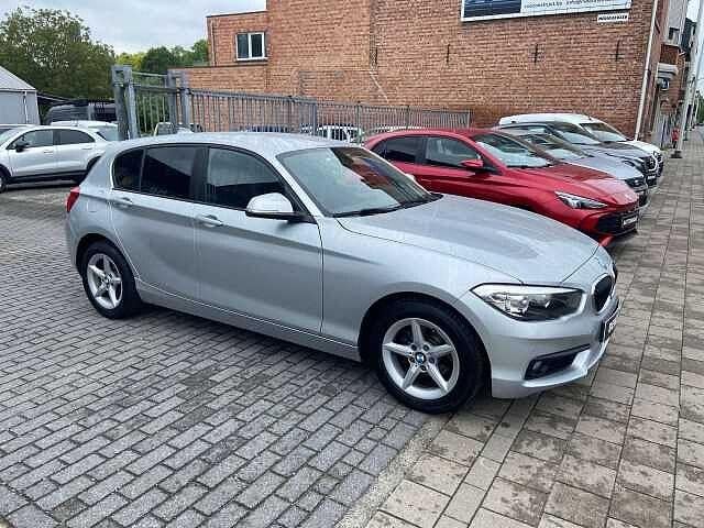 BMW 116 i NAVI ALU AIRCO PDC 66000KM, 1 Reeks, Zwart, https://public.car-pass.be/vhr/802bb7d8-250f-4507-b0d3-fca1c9614b7d, 107 pk
