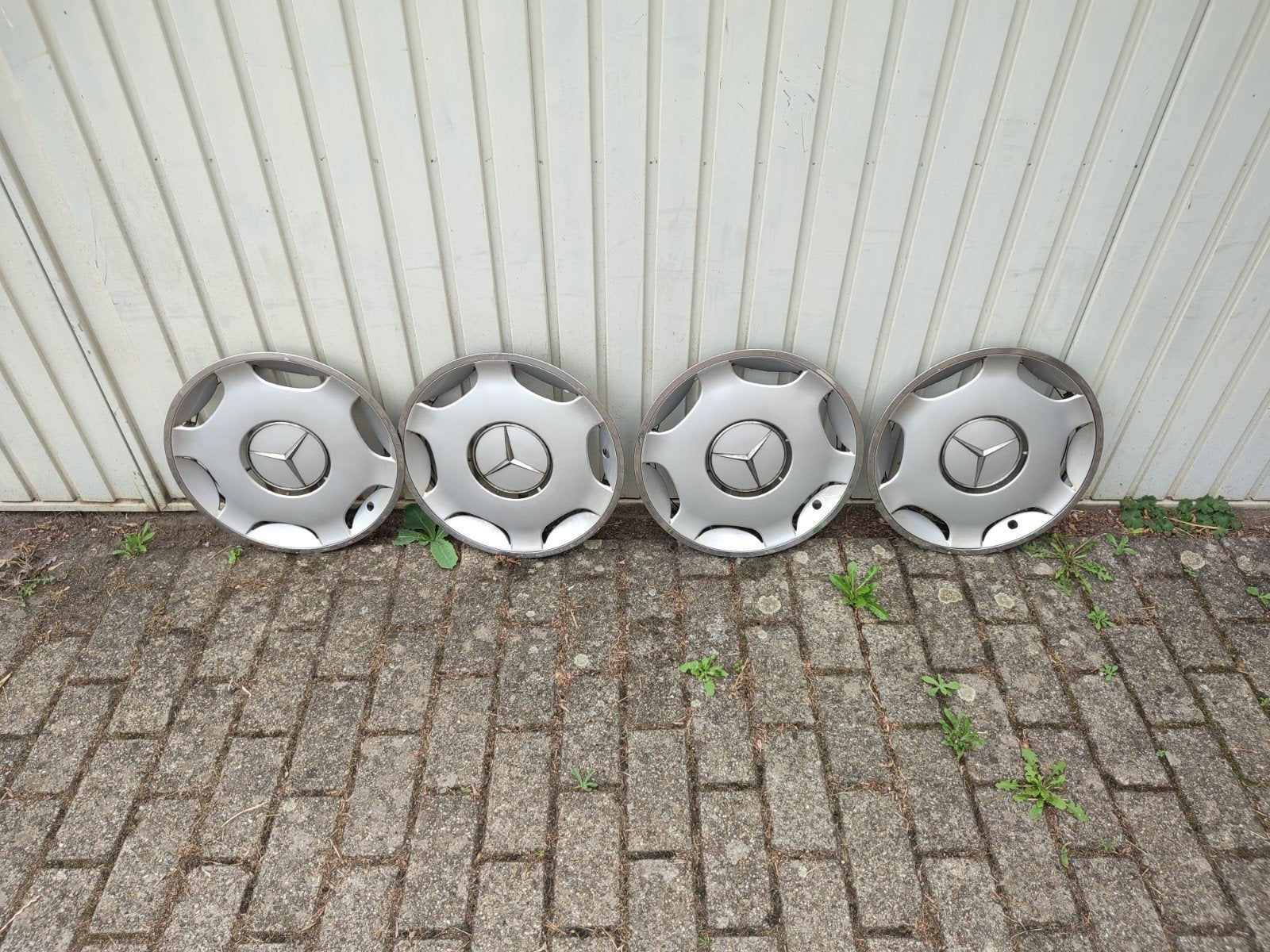 4 wieldoppen Mercedes ., Ophalen