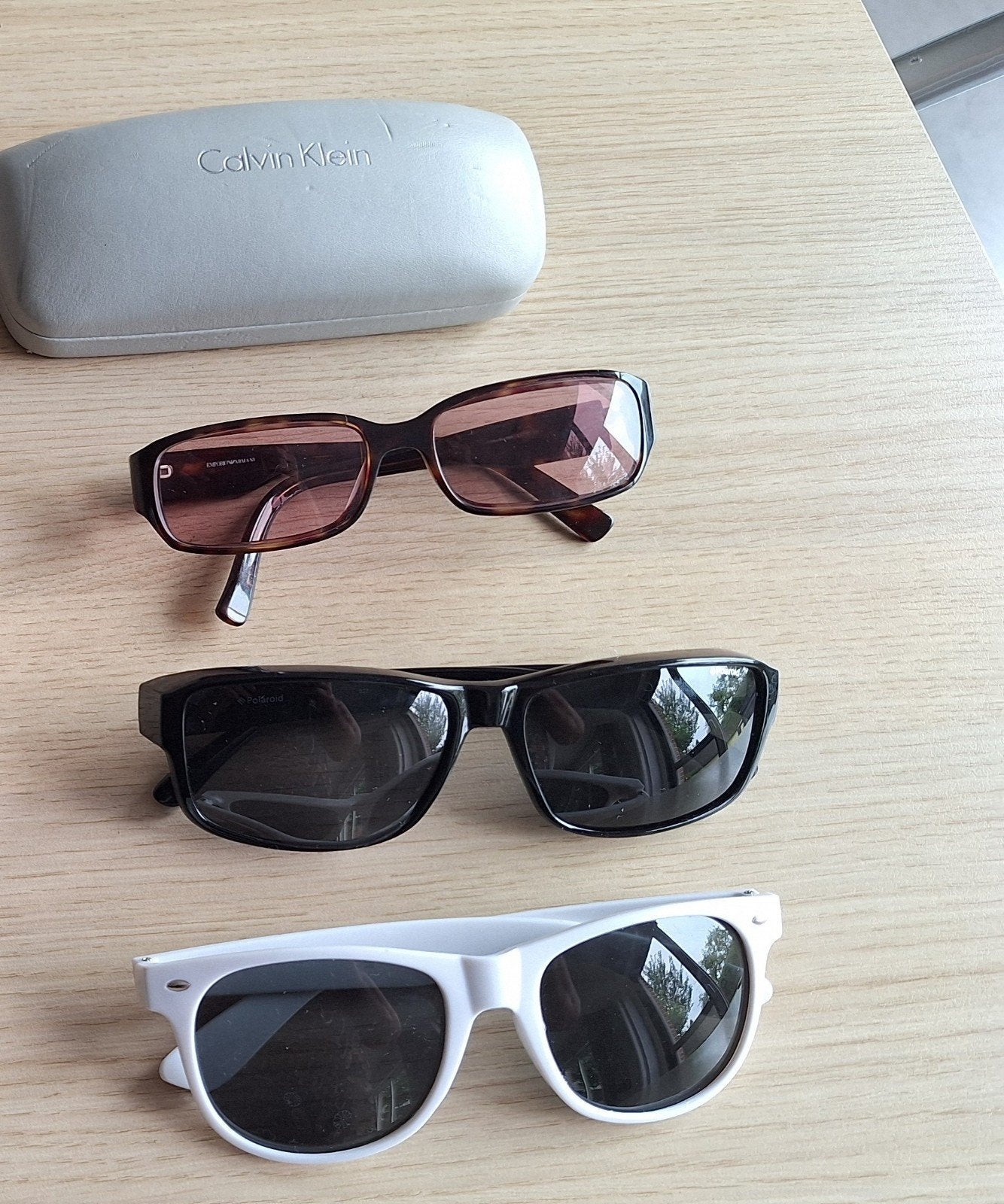 dames zonnebril Polaroid Armani etui 4€, Ophalen, Zonnebril