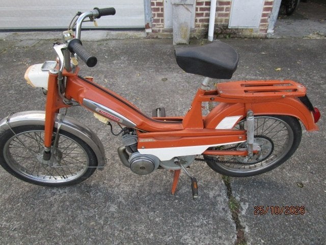 Motobecane 50V bromfiets 45/u uit 1975 met 0km op de teller, Fietsen en Brommers, Ophalen, Motobecane, 49 cc, 1 versnellingen