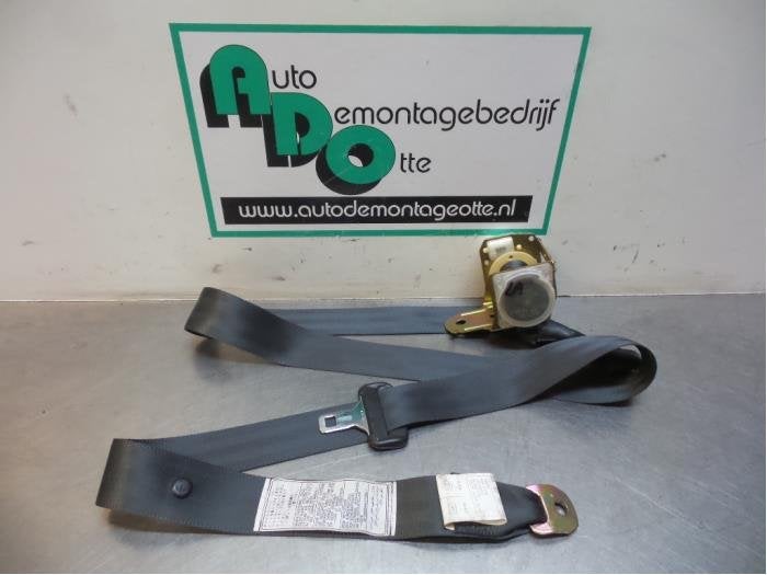 Veiligheidsgordel links-achter van een Lexus IS 200 (IS 200, Gebruikt, -, -, -