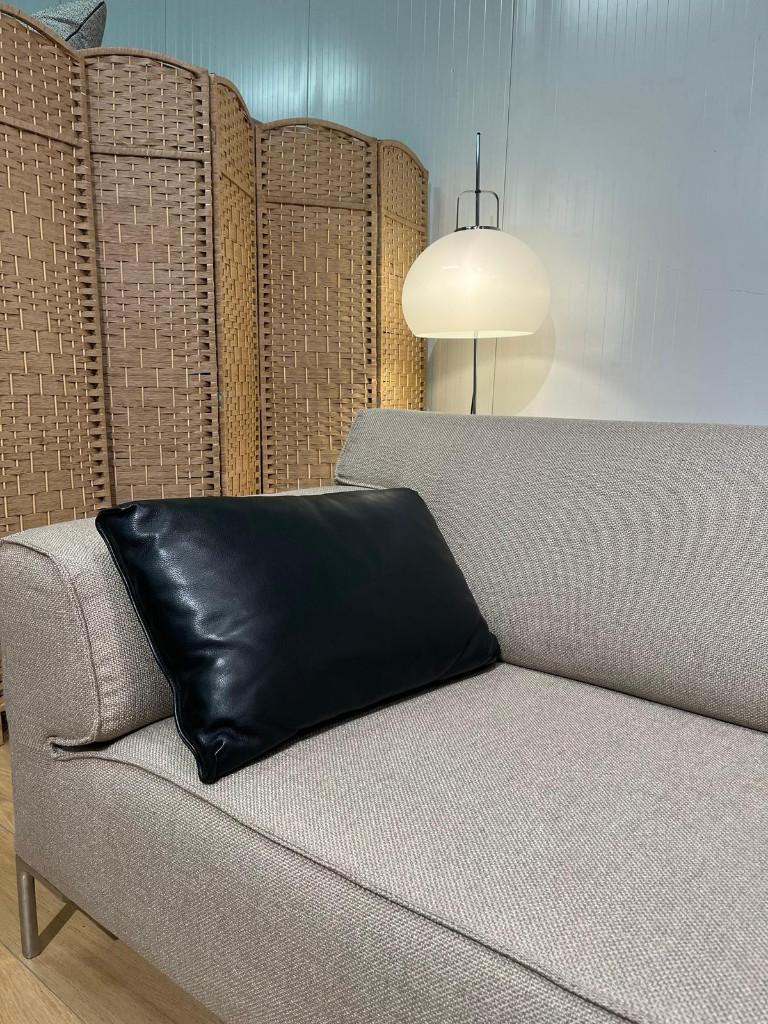 2x NIEUWSTAAT Design on Stock Leren Kussens Zwart, Huis en Inrichting, Woonaccessoires | Kussens, Ophalen of Verzenden, Zo goed als nieuw