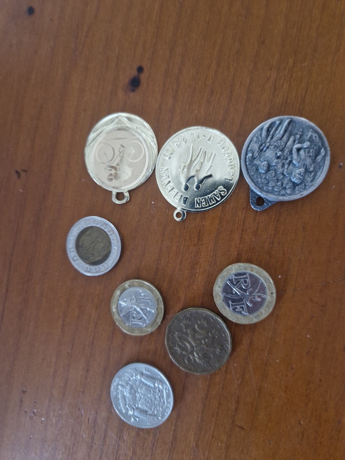 Er zijn drie medailles en munten te koop., Ophalen of Verzenden