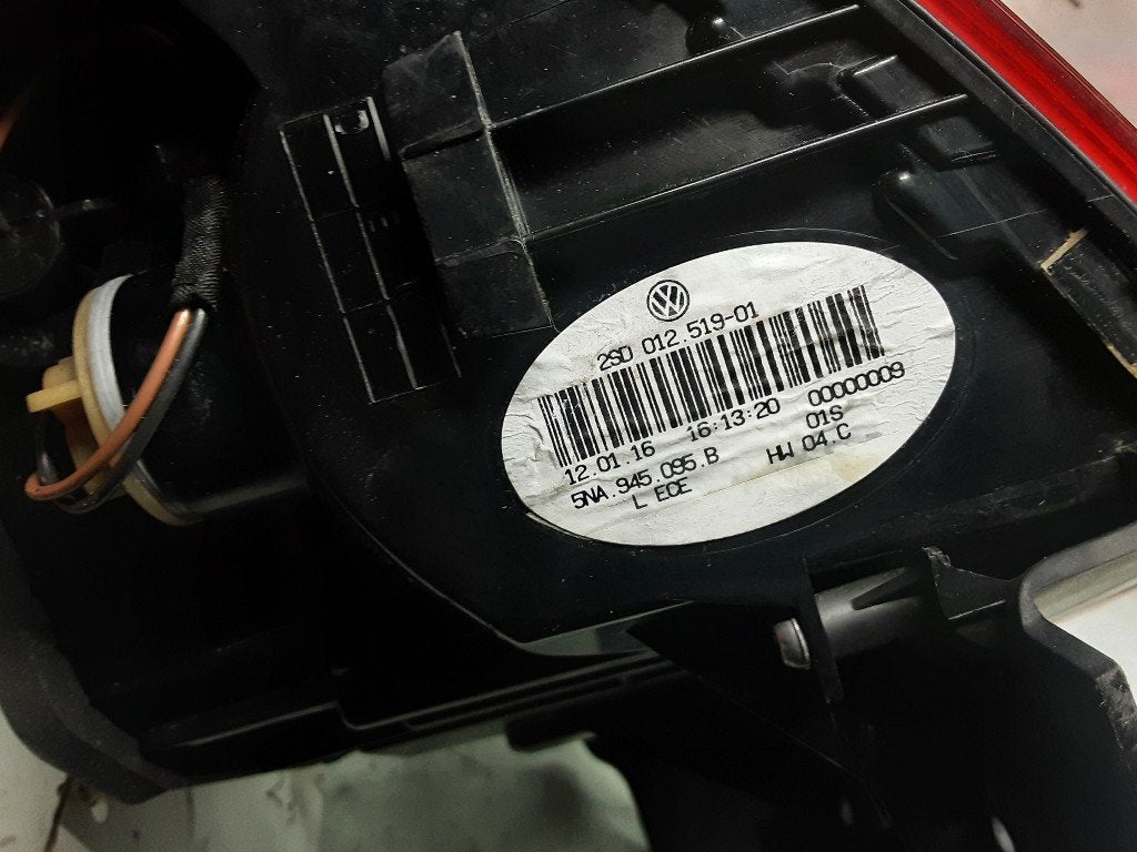 ACHTERLICHT LINKS Volkswagen Tiguan (AD1) (5NA945095B), Gebruikt, Volkswagen, Mevr. I. Hauben, Rue de l'Espoir 34 34
4030  GRIVEGNÉE, BE