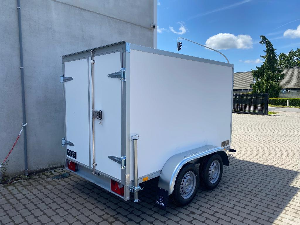 SYMA gesloten bakwagen 257X151CM 750KG TANDEM-AS, Auto diversen, Aanhangers en Bagagewagens, Ophalen, Nieuw, SYMA, SYMA