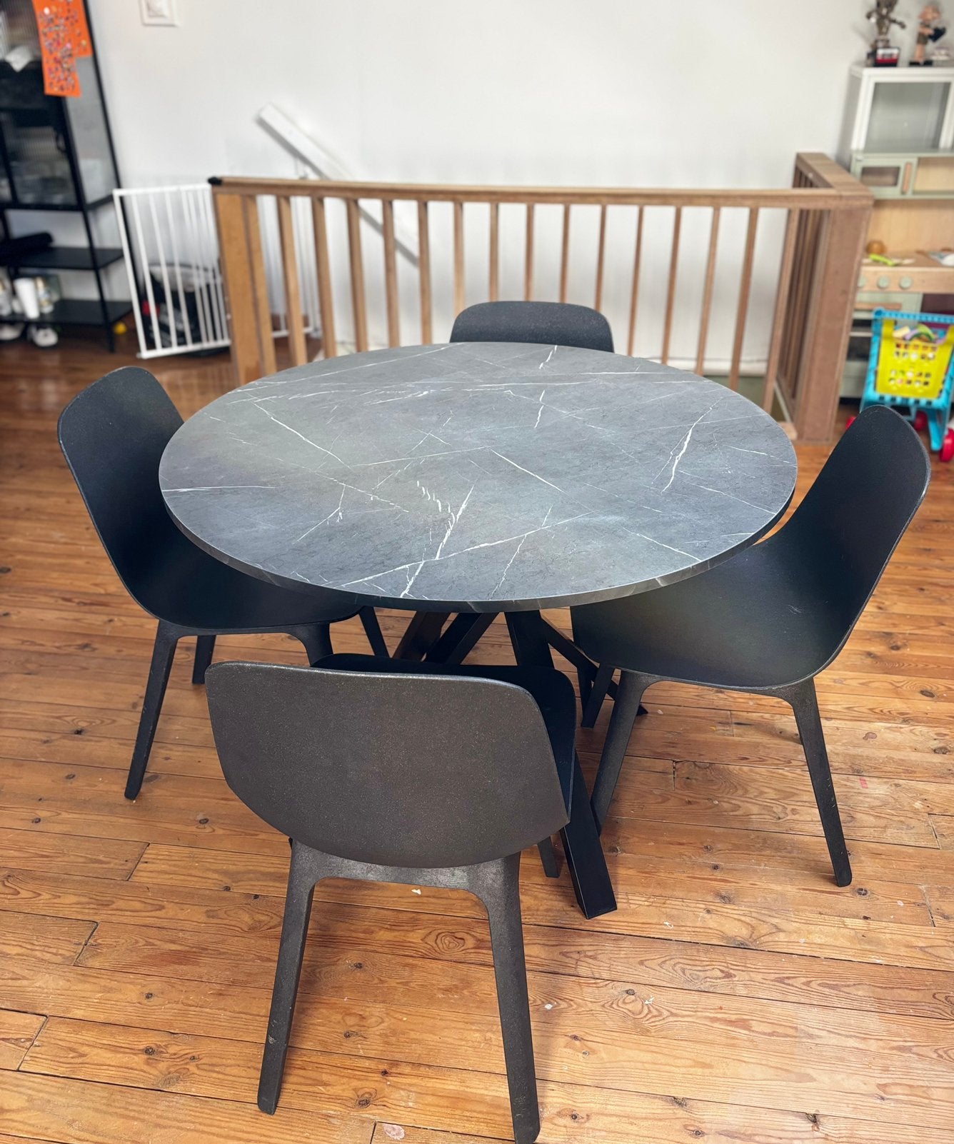 Mariedamm tafel + 4 odger stoelen IKEA, Quatre personnes, Rond, 50 à 100 cm, Comme neuf