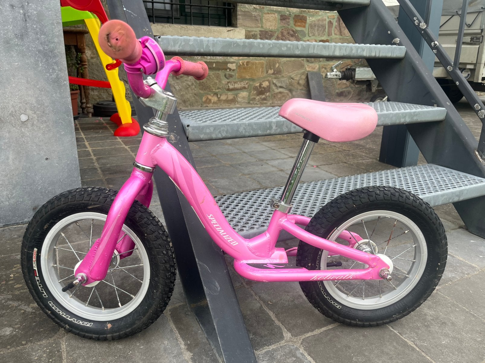 Draisienne Specialized Hotwalk 12” – Rose – Très bon état, Ophalen, Zo goed als nieuw, Loopfiets