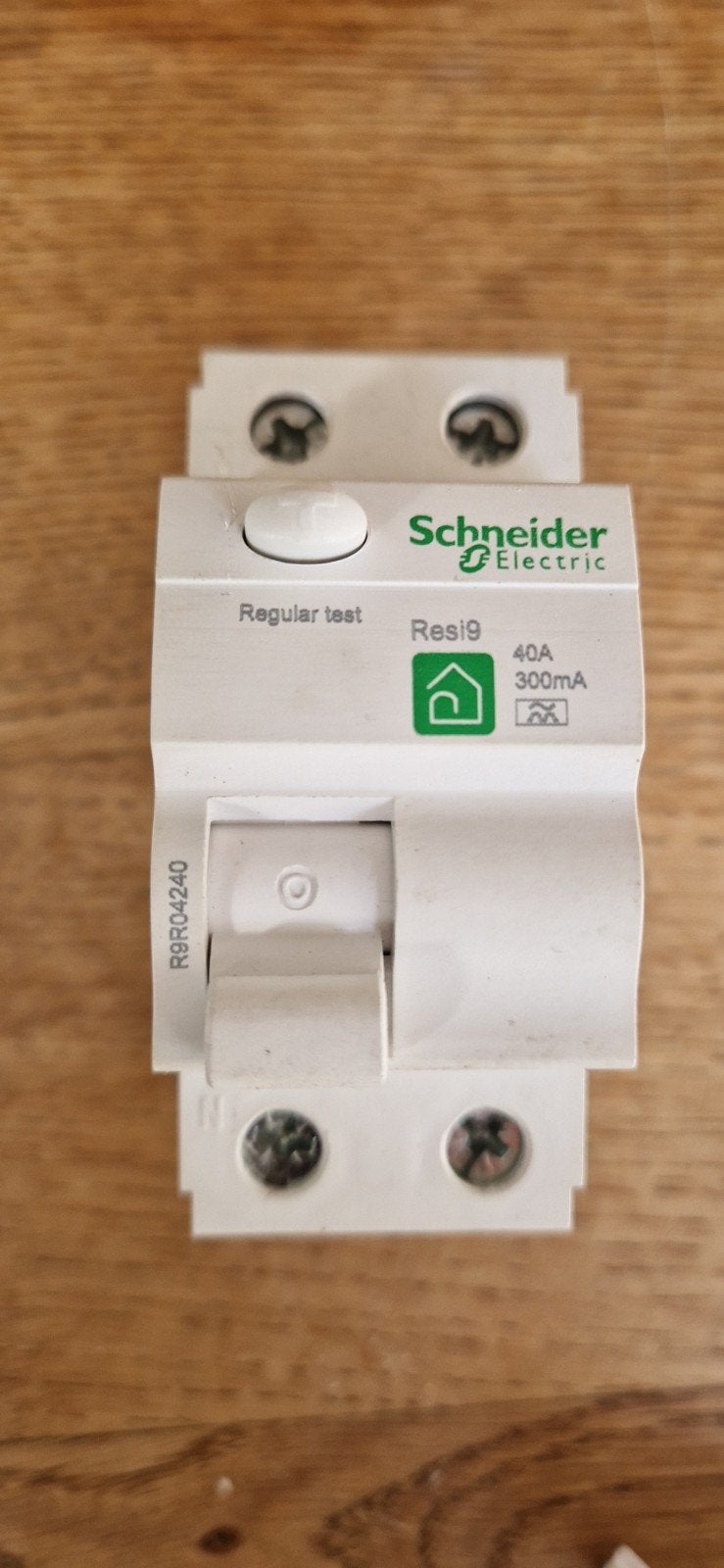 Disjoncteur differentiel 300mA - 40 A - 2P Schneider, Bricolage & Construction, Enlèvement ou Envoi