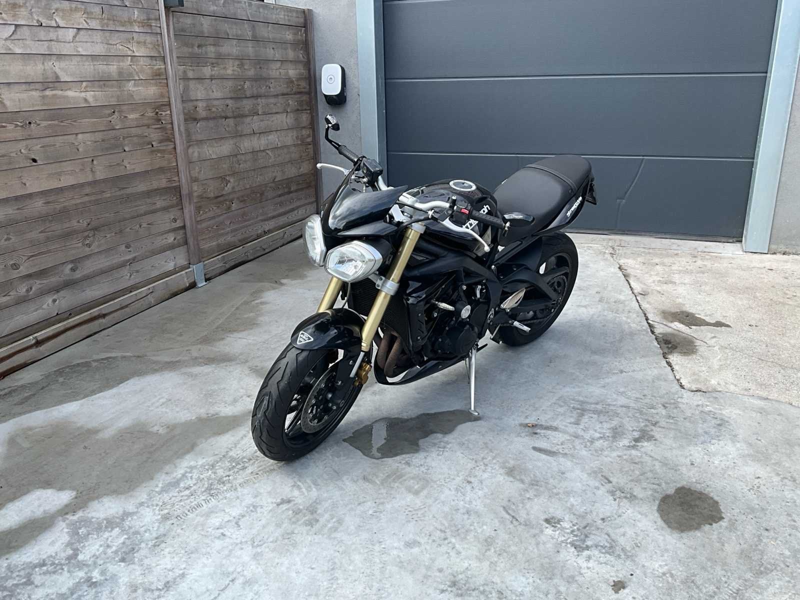 Triumph Street Triple Moto, Entreprise, Autre