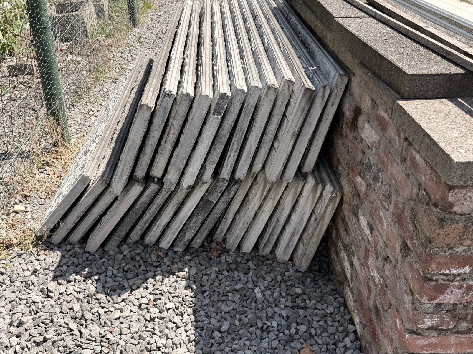 Beton omheining platen 28st, Ophalen, Zo goed als nieuw