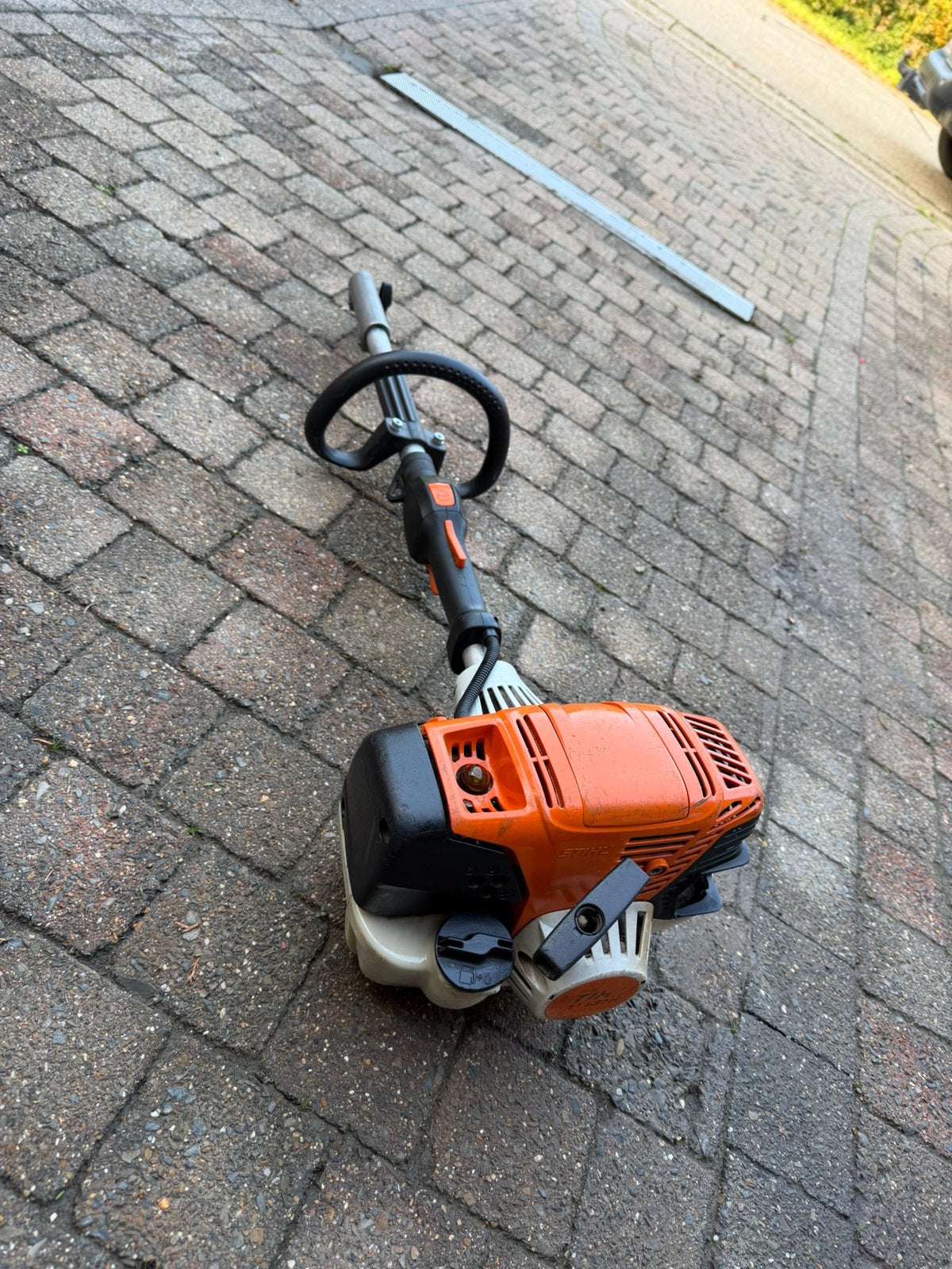 Stihl km 131R, Enlèvement, Utilisé, Essence
