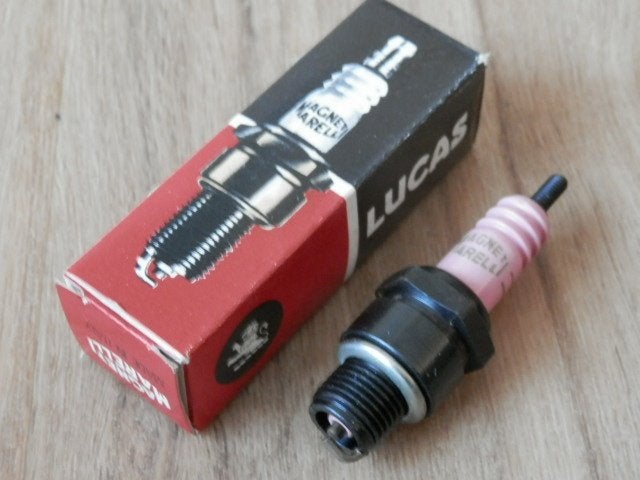 Bougie d'allumage Magneti Marelli CW7N., Enlèvement, Neuf, Pièces Oldtimer ou Ancêtre