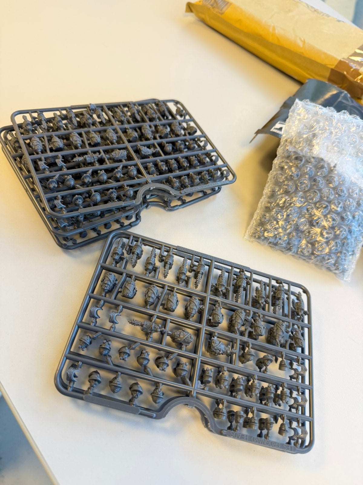 6x Wargames Atlantic Les Grognards Heads Sprue wargaming, Hobby en Vrije tijd, Ophalen of Verzenden, Nieuw