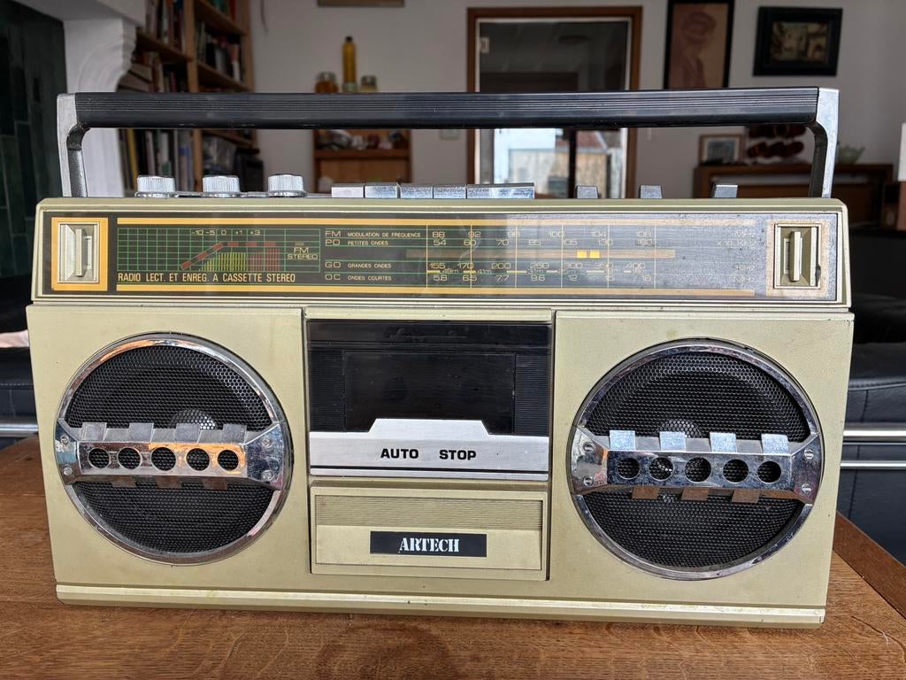 Jaren '80 draagbare radio met cassettedecks Artech, Audio, Tv en Foto, Radio's, Gebruikt, Radio, Ophalen of Verzenden