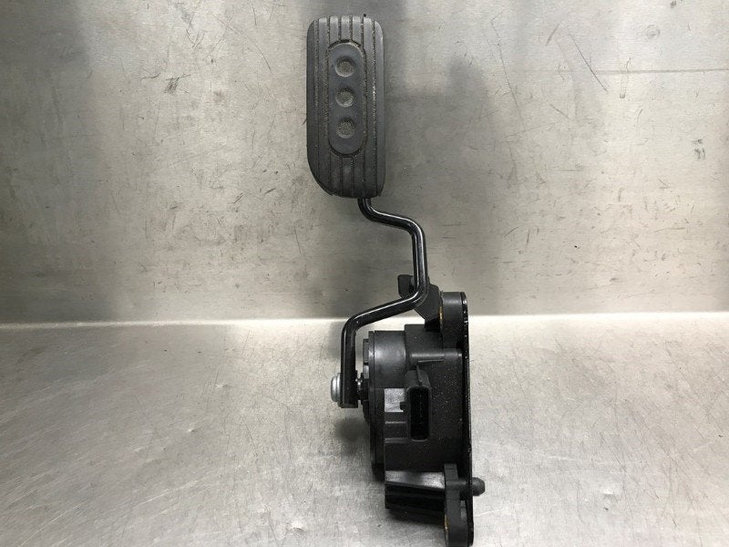 PEDALE D'ACCELERATEUR Nissan NV 200 (M20M) (|18002BJ91A|), Utilisé, Nissan
