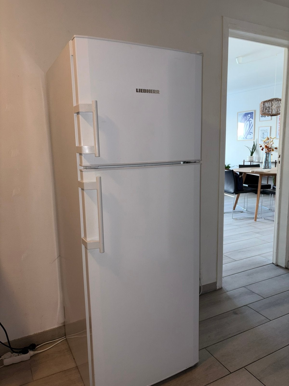 Liebherr koelkast met diepvries – zeer goede staat – €250, Elektronische apparatuur, Koelkasten en IJskasten, Ophalen, Zo goed als nieuw