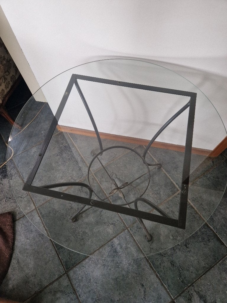Tafetje stalen voet met glas, Huis en Inrichting, Tafels | Bijzettafels, Ophalen, Gebruikt, Rond, Glas