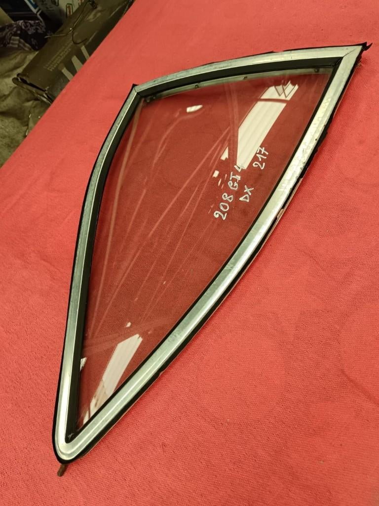 Vitre arrière droite avec cadre Ferrari Dino 208/308 GT4, Enlèvement, Utilisé, Ferrari