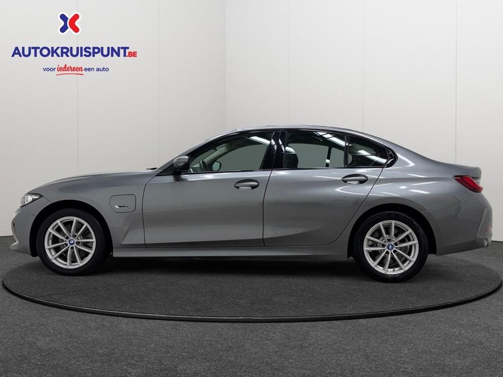 BMW 320 320e AUT. Leder GPS Camera Dig.Airco, 4 deurs, Parkeersensor, Hybride Elektrisch/Benzine, Zilver of Grijs