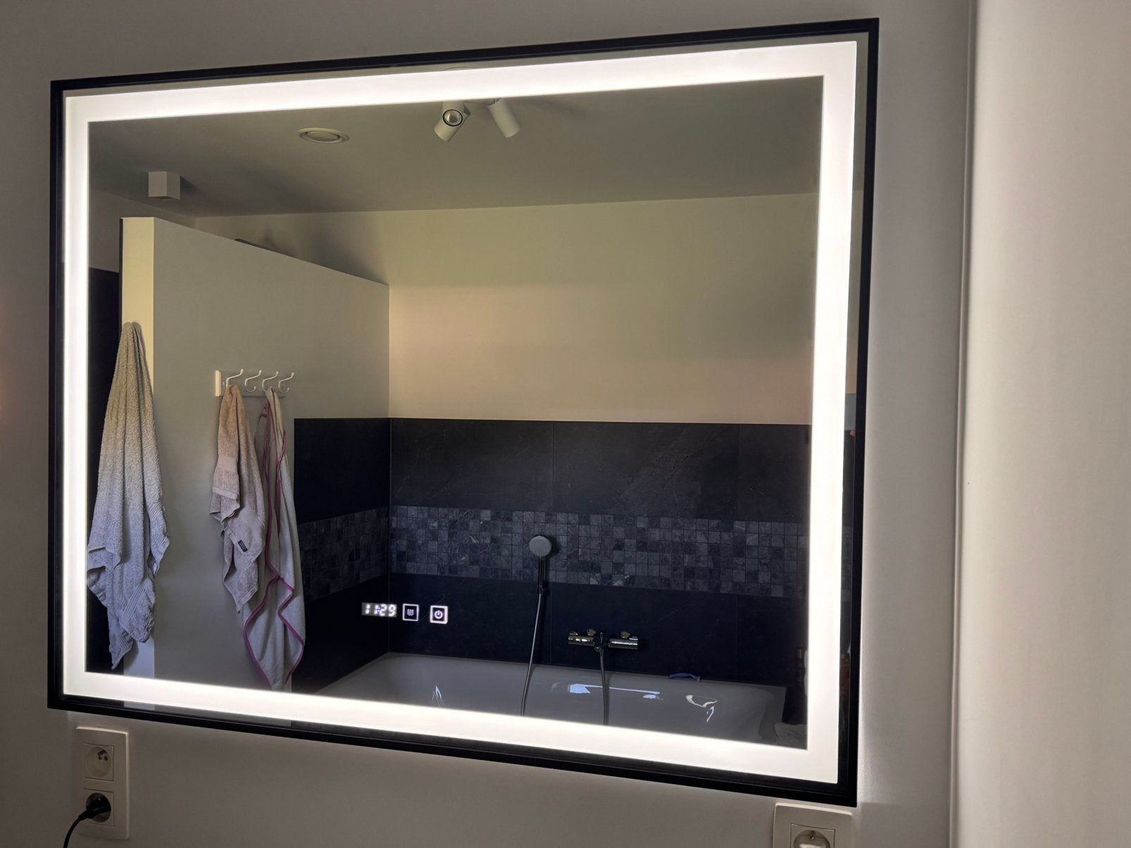 Nieuwe 100x80 led spiegel, Huis en Inrichting, Ophalen, Zo goed als nieuw